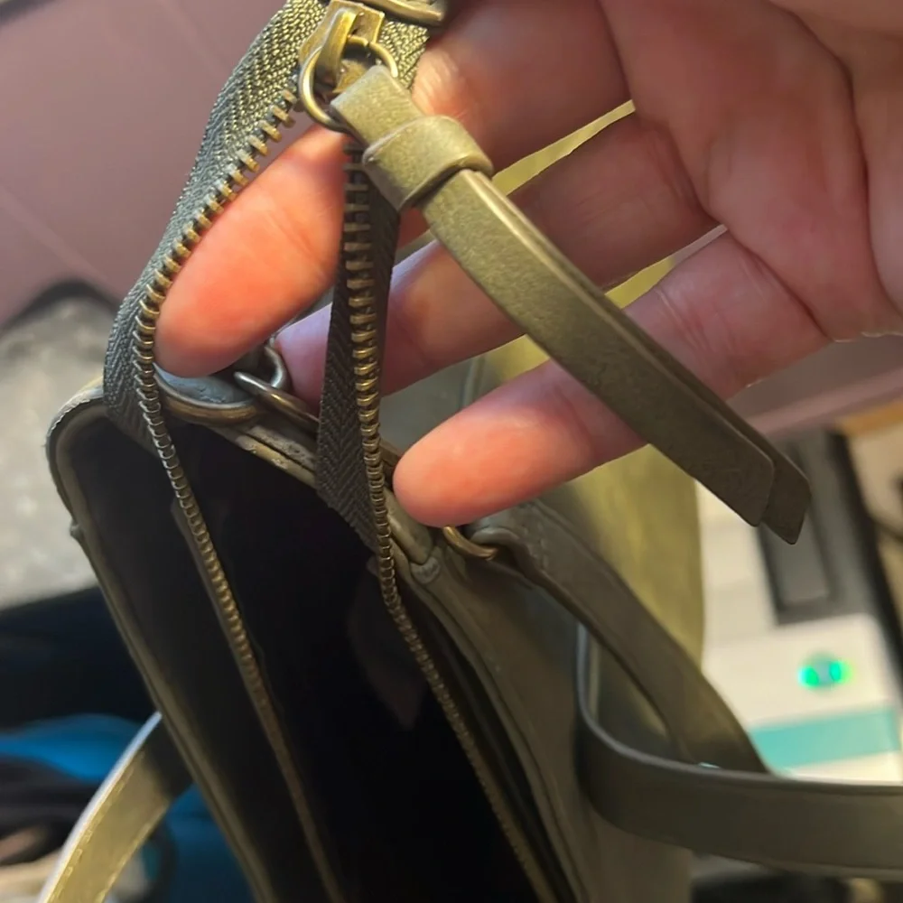 Universal Thread Olive Crossbody Bag - Picture 7 of 9